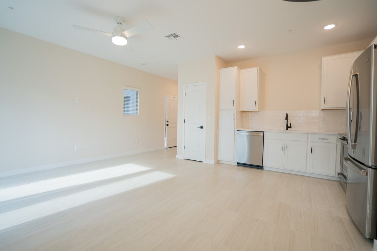 7444 S 75th Ln - Photo 5 of 33