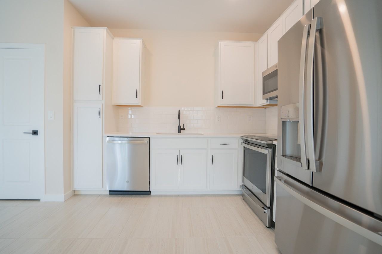 7444 S 75th Ln - Photo 6 of 33