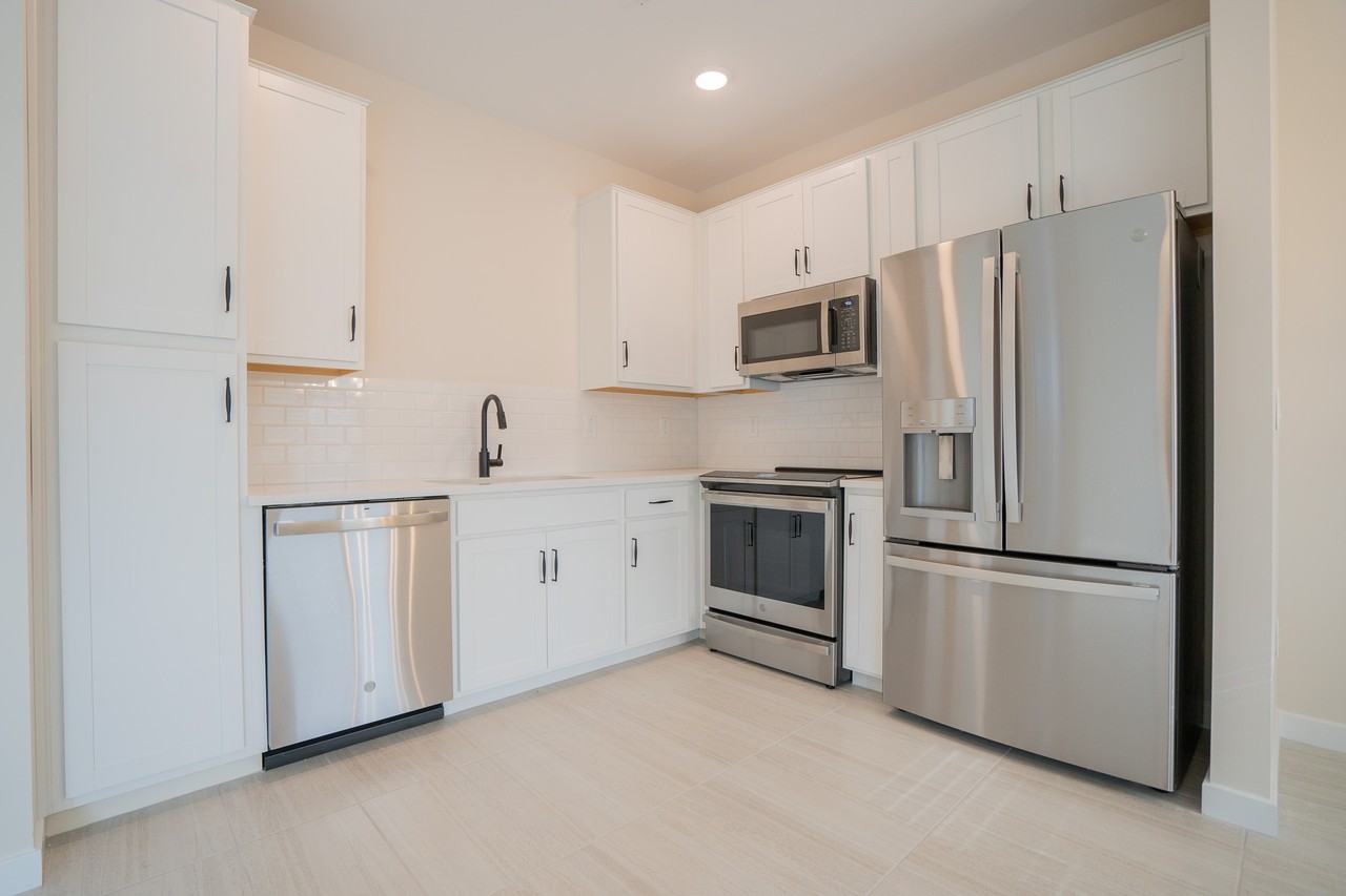 7444 S 75th Ln - Photo 7 of 33