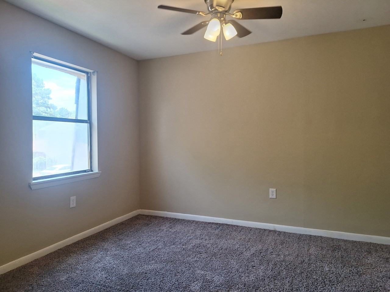 49 Hillcrest Dr - Photo 2 of 6