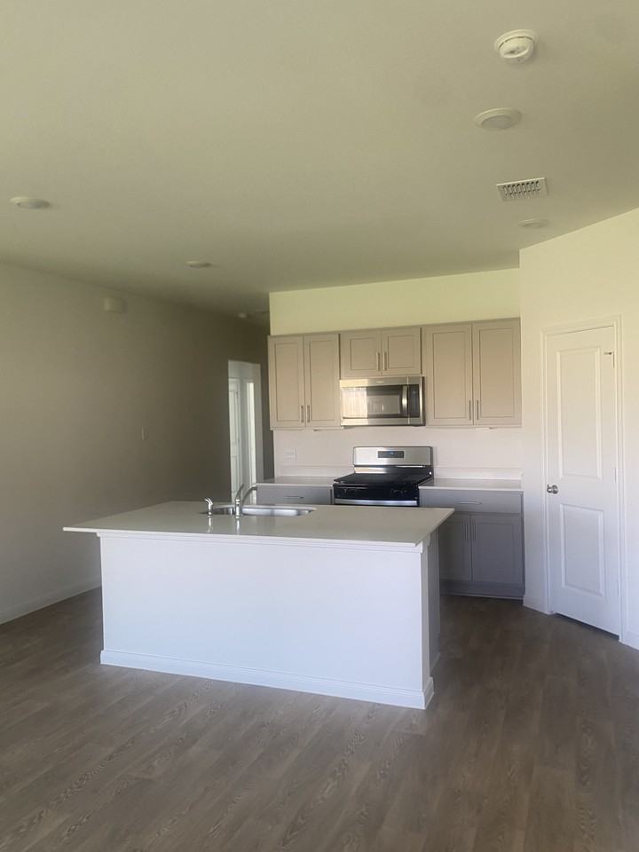 128 Flora Vista St - Photo 7 of 20