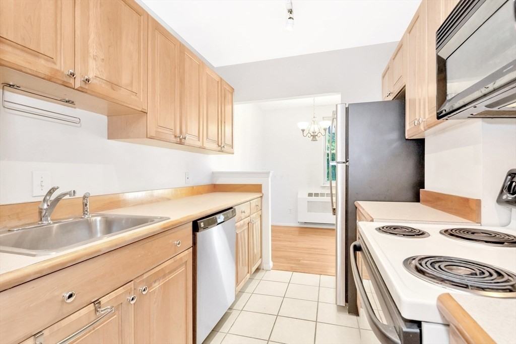 100 Marion St - Photo 3 of 5