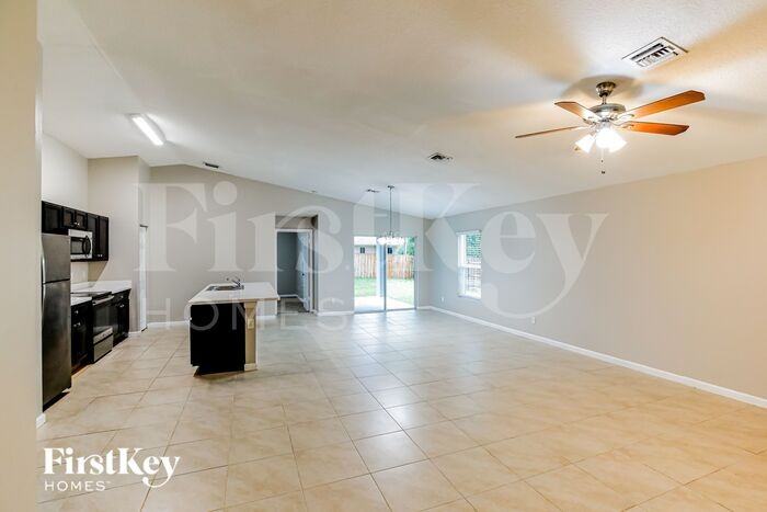 931 Se Thornhill Dr - Photo 2 of 16