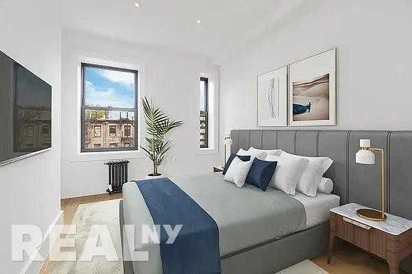 E 4th St #5 - Photo 2 of 5