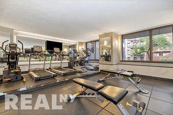 E 44th St #32F - Photo 2 of 4