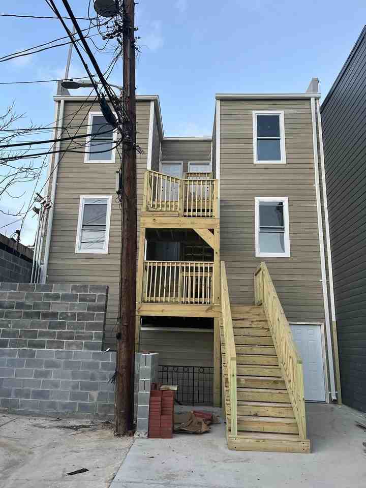 4015 Eastern Avenue - Photo 5 of 9