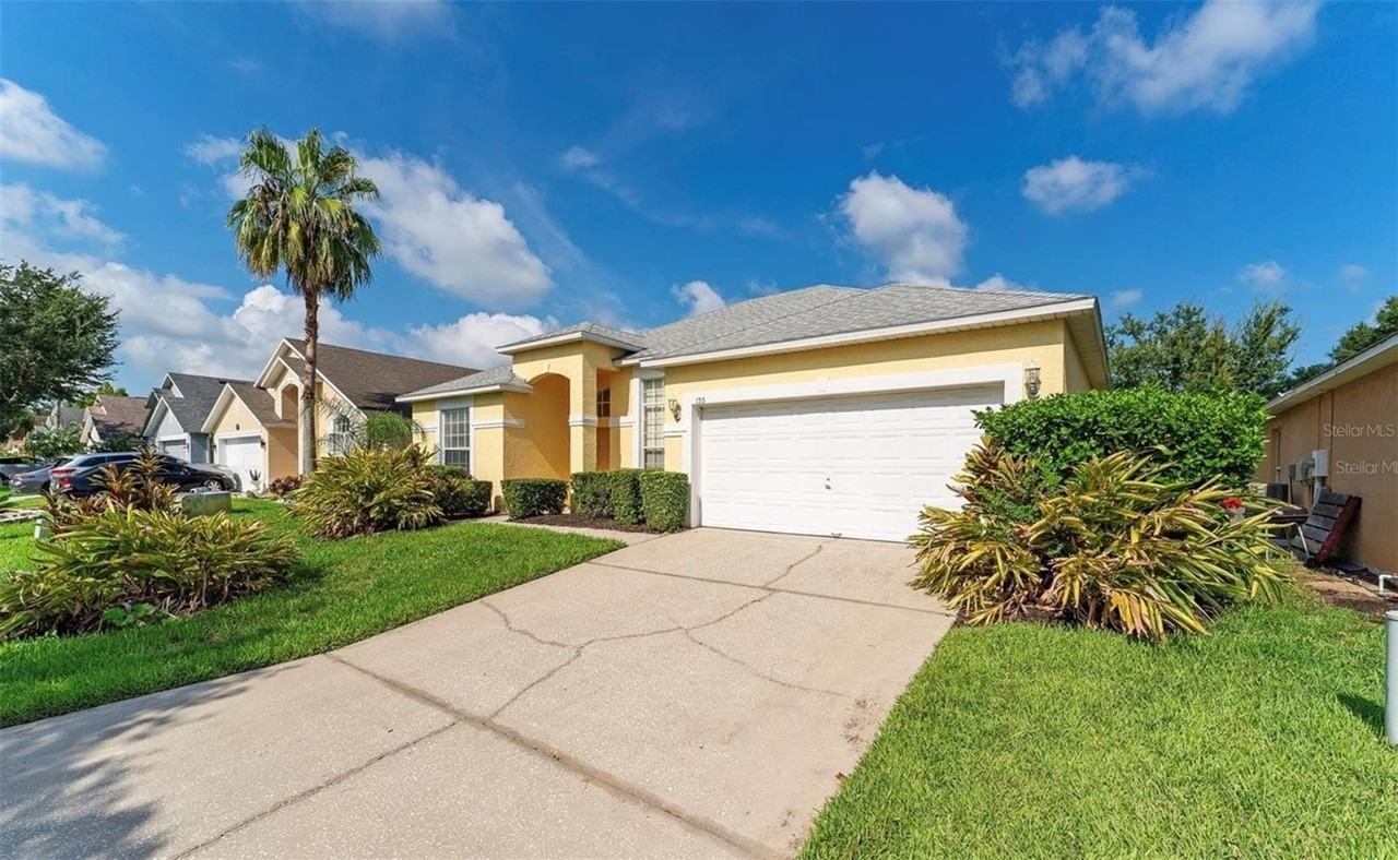 135 Langham Dr - Photo 3 of 47