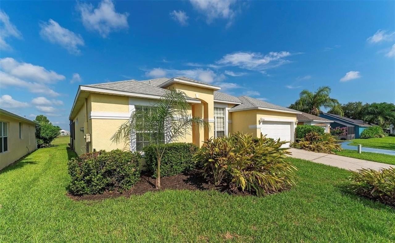 135 Langham Dr - Photo 4 of 47