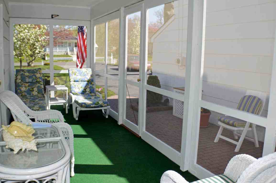 165 Prospect St - Photo 2 of 16