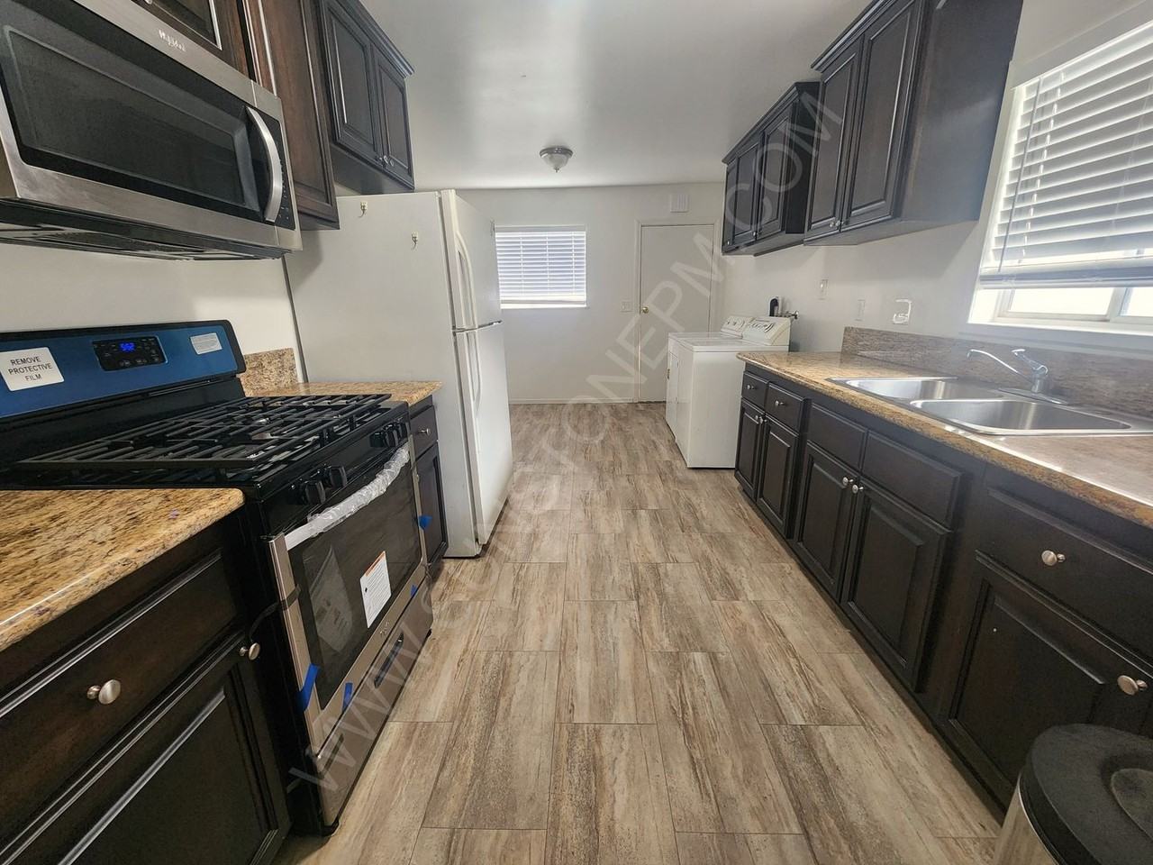 1843 S Radway Ave - Photo 3 of 24