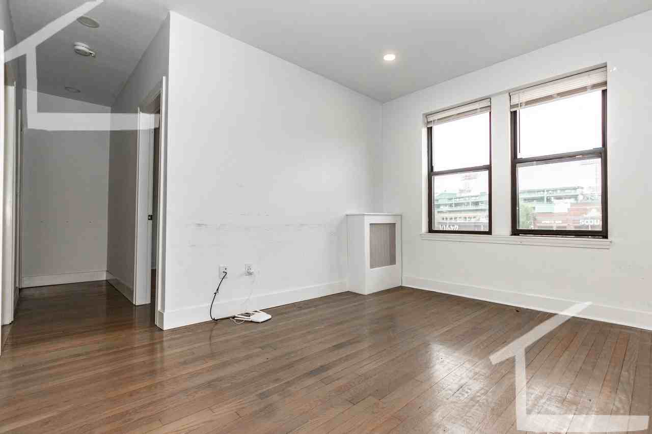 111 Jersey St - Photo 4 of 11