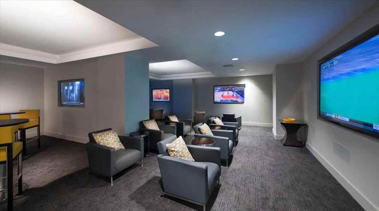 399 E 34th St #1025344P - Photo 7 of 12