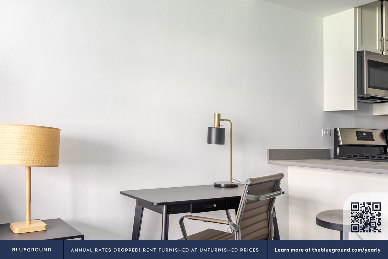 330 East 46th Street - Photo 4 of 24