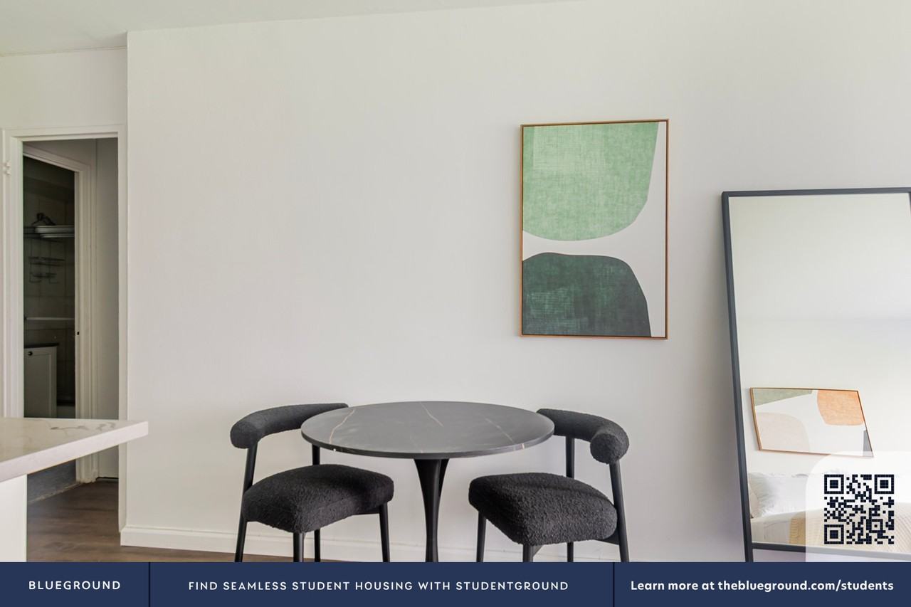 330 East 46th Street - Photo 7 of 24