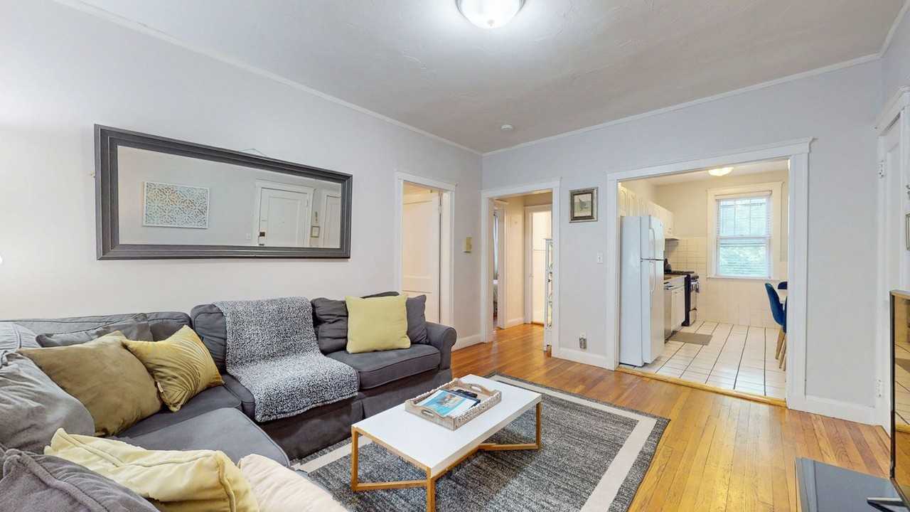 169 Kent St #1237975P - Photo 2 of 12