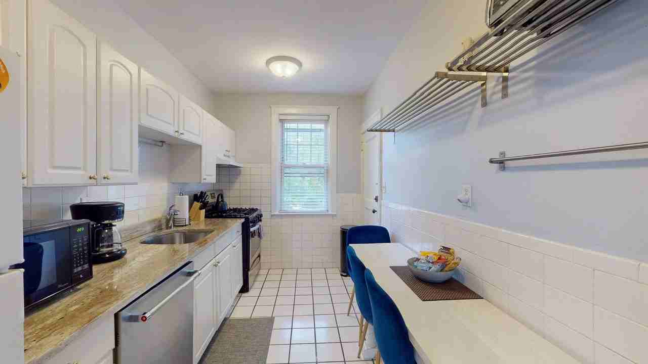 169 Kent St #1237975P - Photo 5 of 12