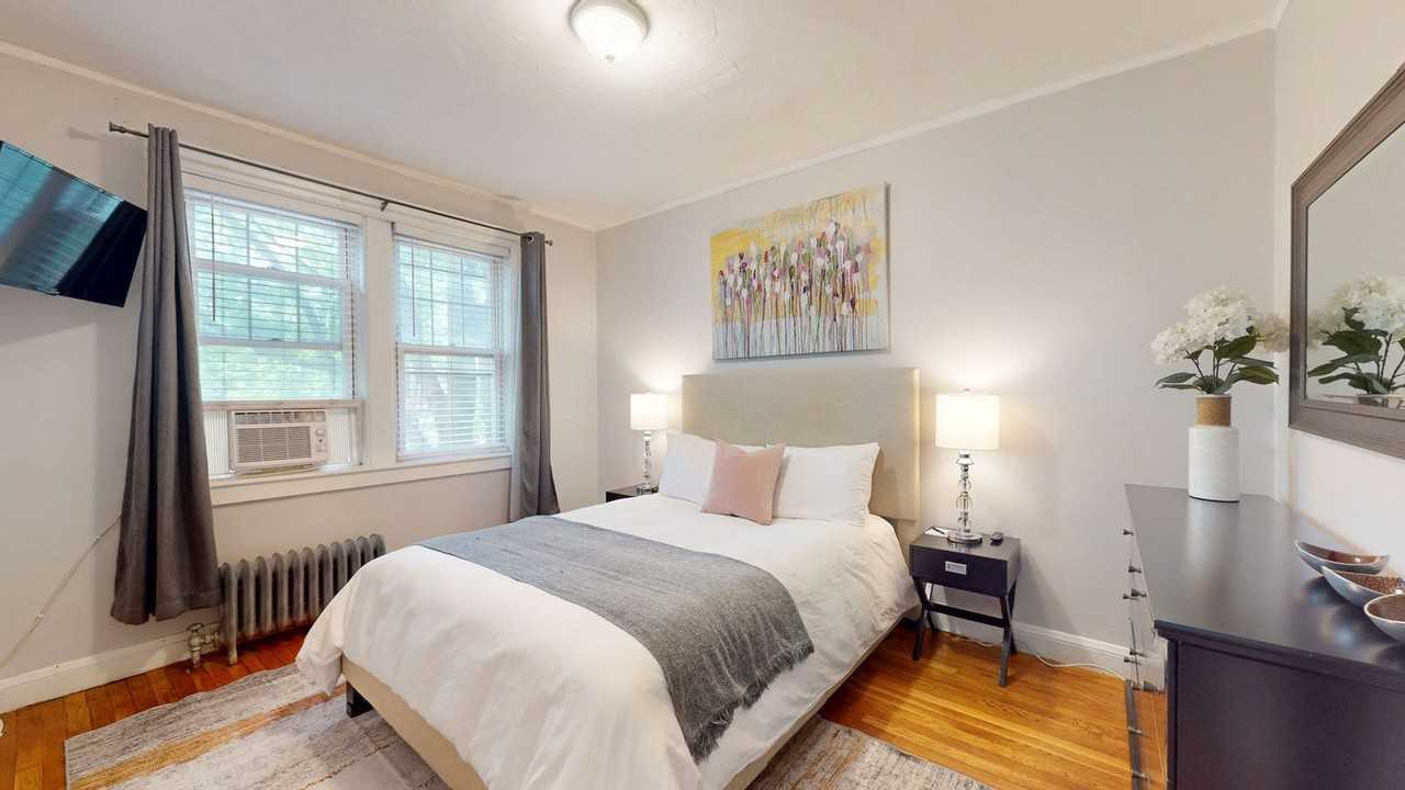 169 Kent St #1237975P - Photo 7 of 12