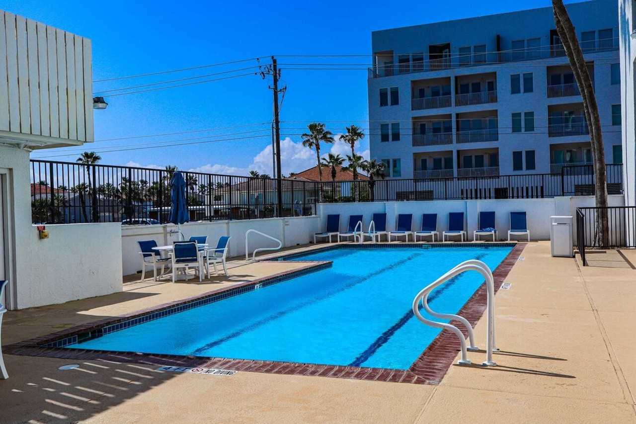 4004 Gulf Boulevard - Photo 7 of 37