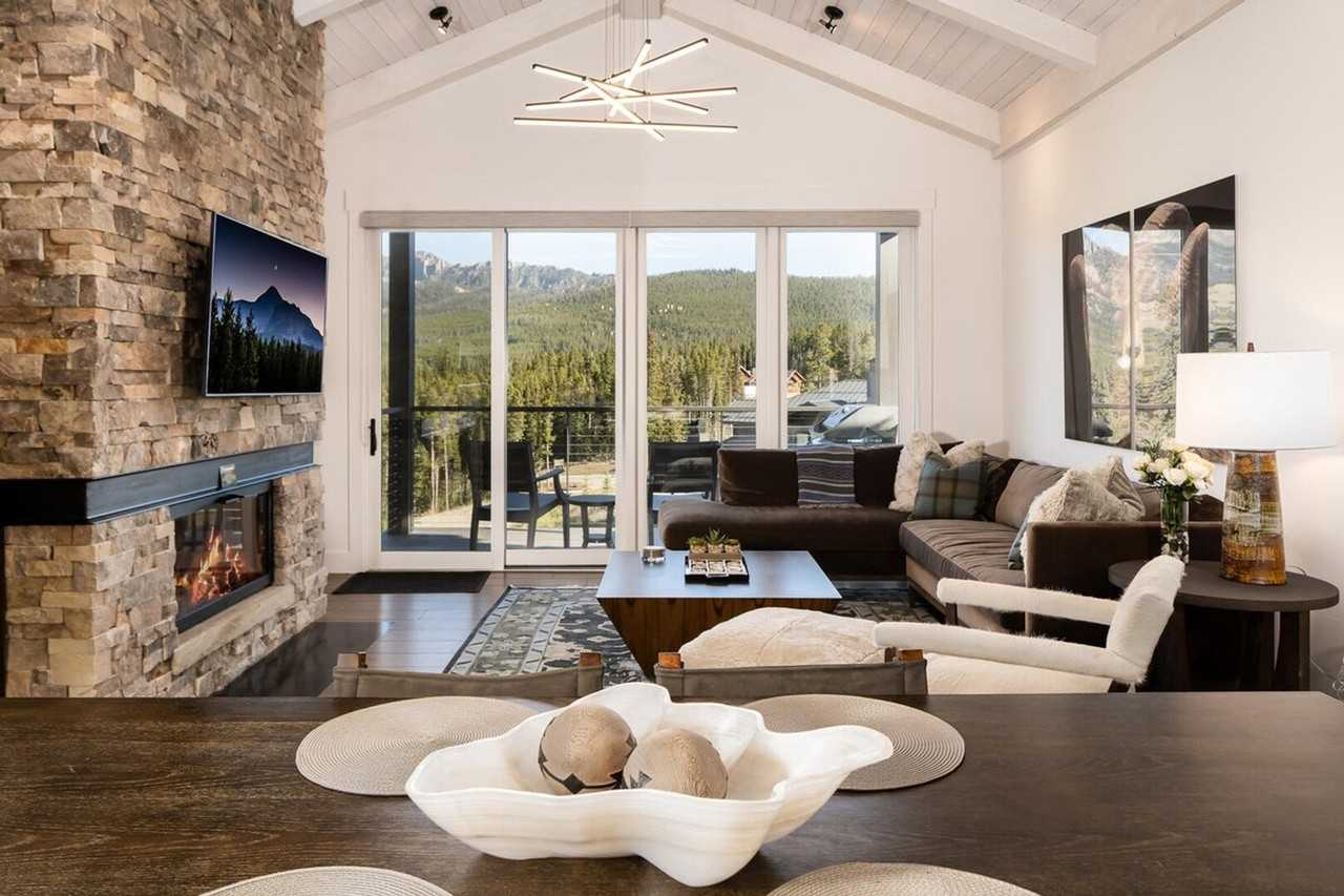 12 Wildwood Rd W #1255679P - Photo 2 of 19