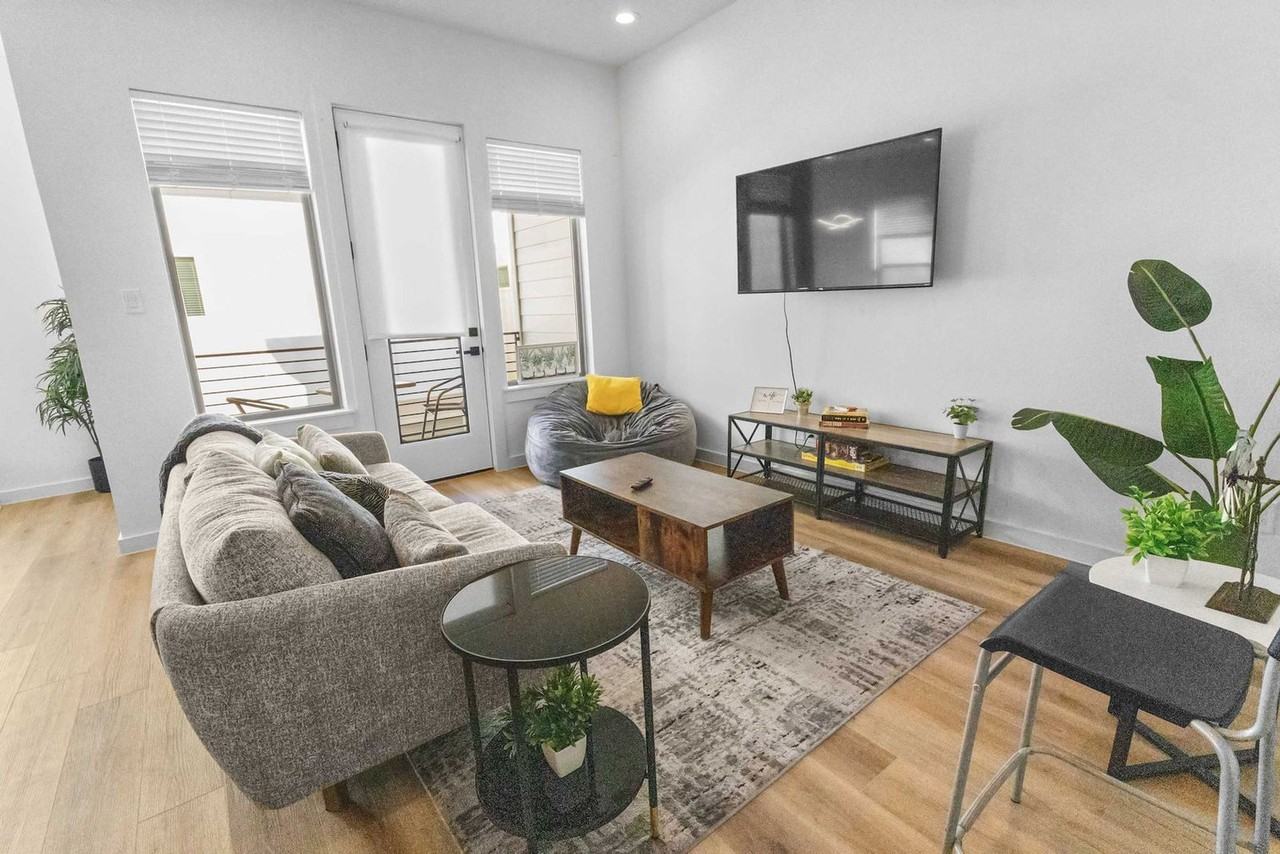 6742 Peerless Street - Photo 2 of 95