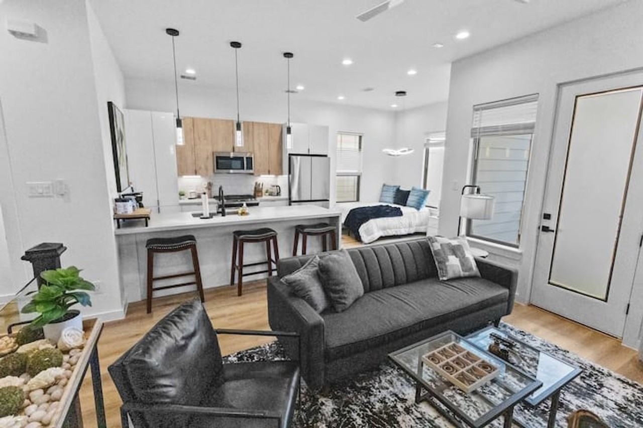 6742 Peerless Street - Photo 3 of 95