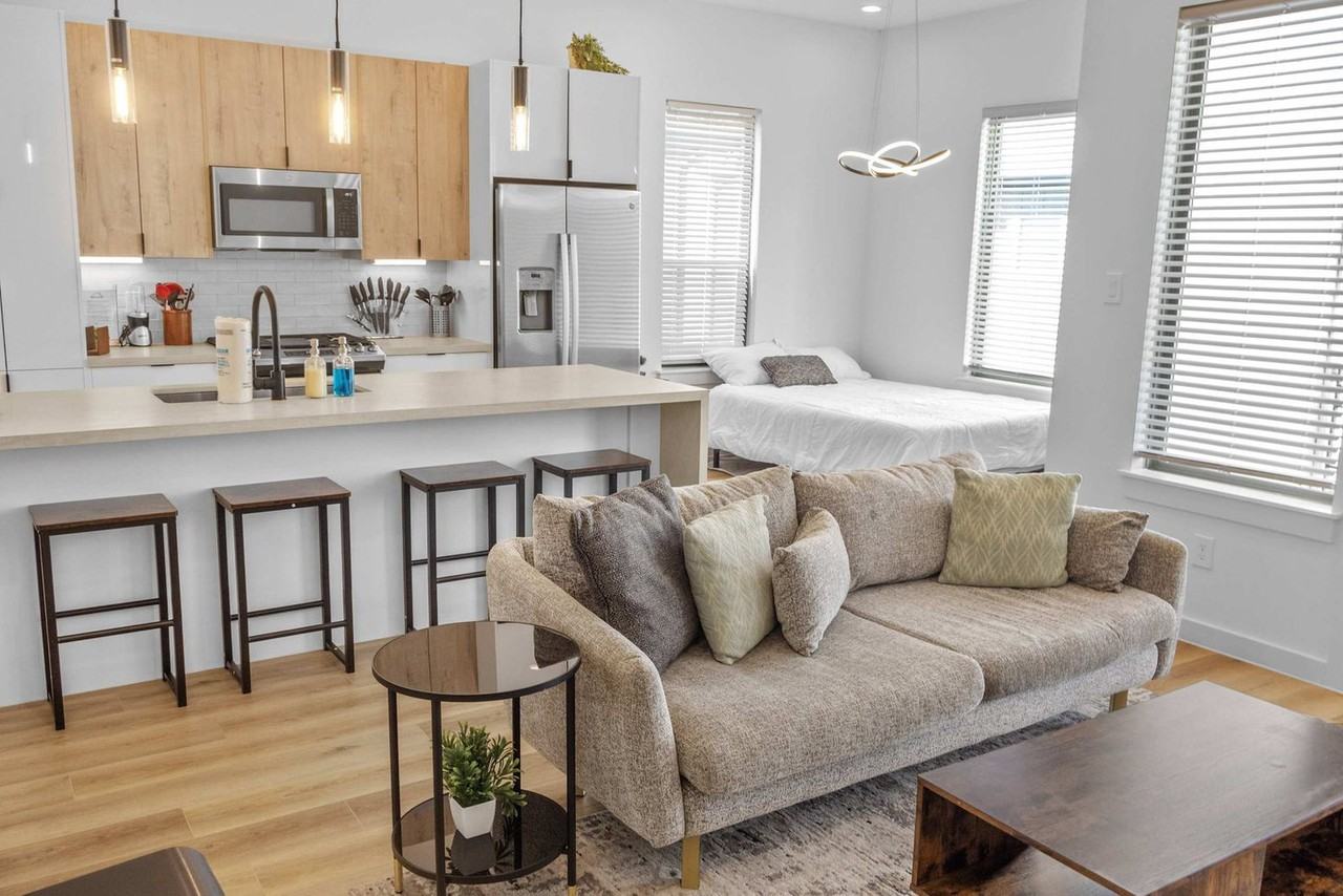 6742 Peerless Street - Photo 5 of 95