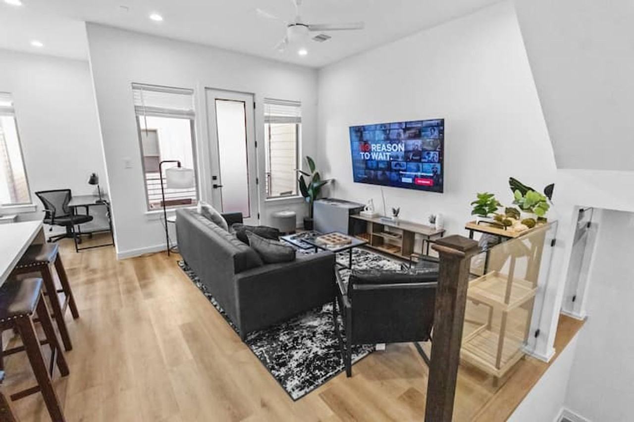 6742 Peerless Street - Photo 6 of 95