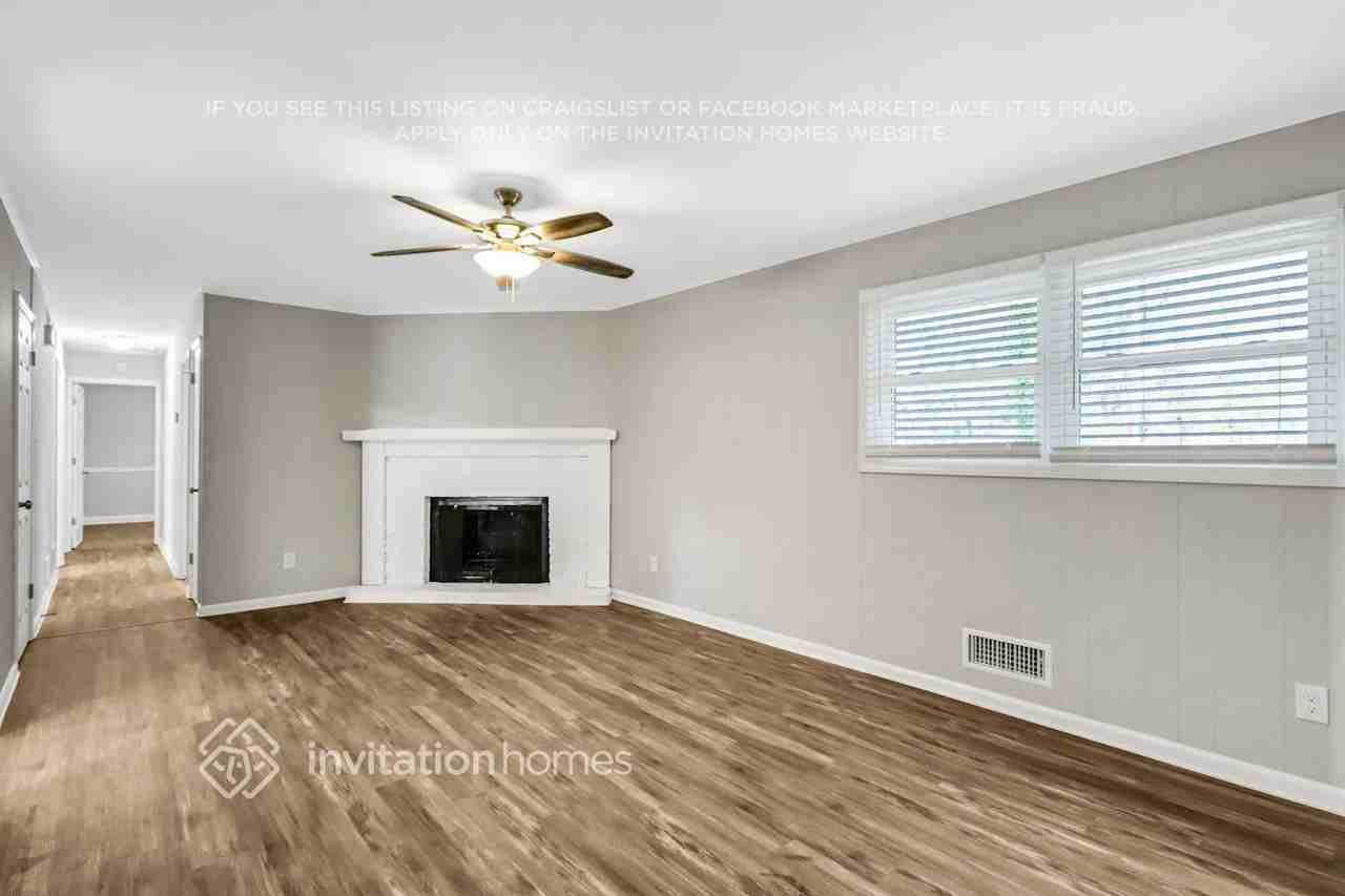 3782 Lake Dr Se - Photo 3 of 20