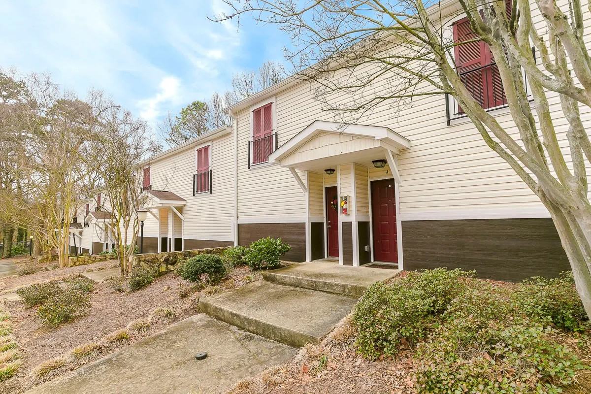 Empire Crossing - Photo 5 of 15