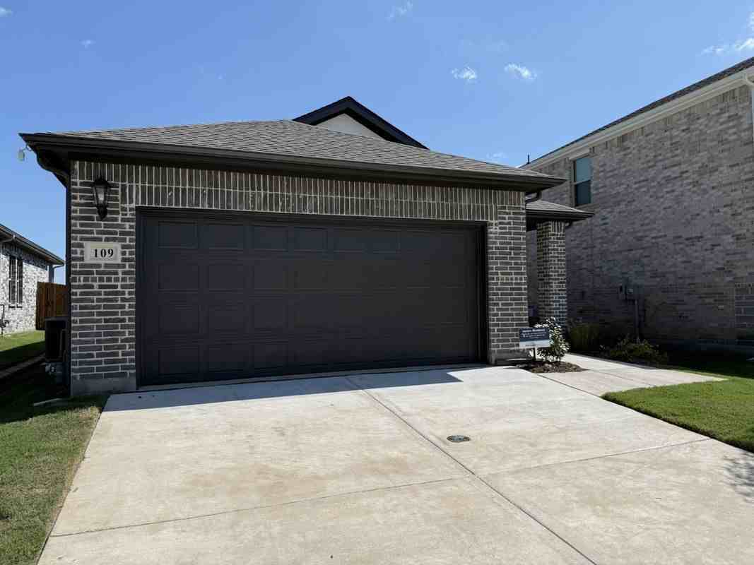 109 Greenbriar Dr - Photo 2 of 20