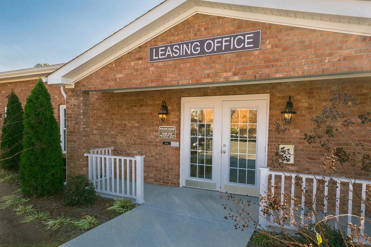 Revolution Crossing - Photo 6 of 18