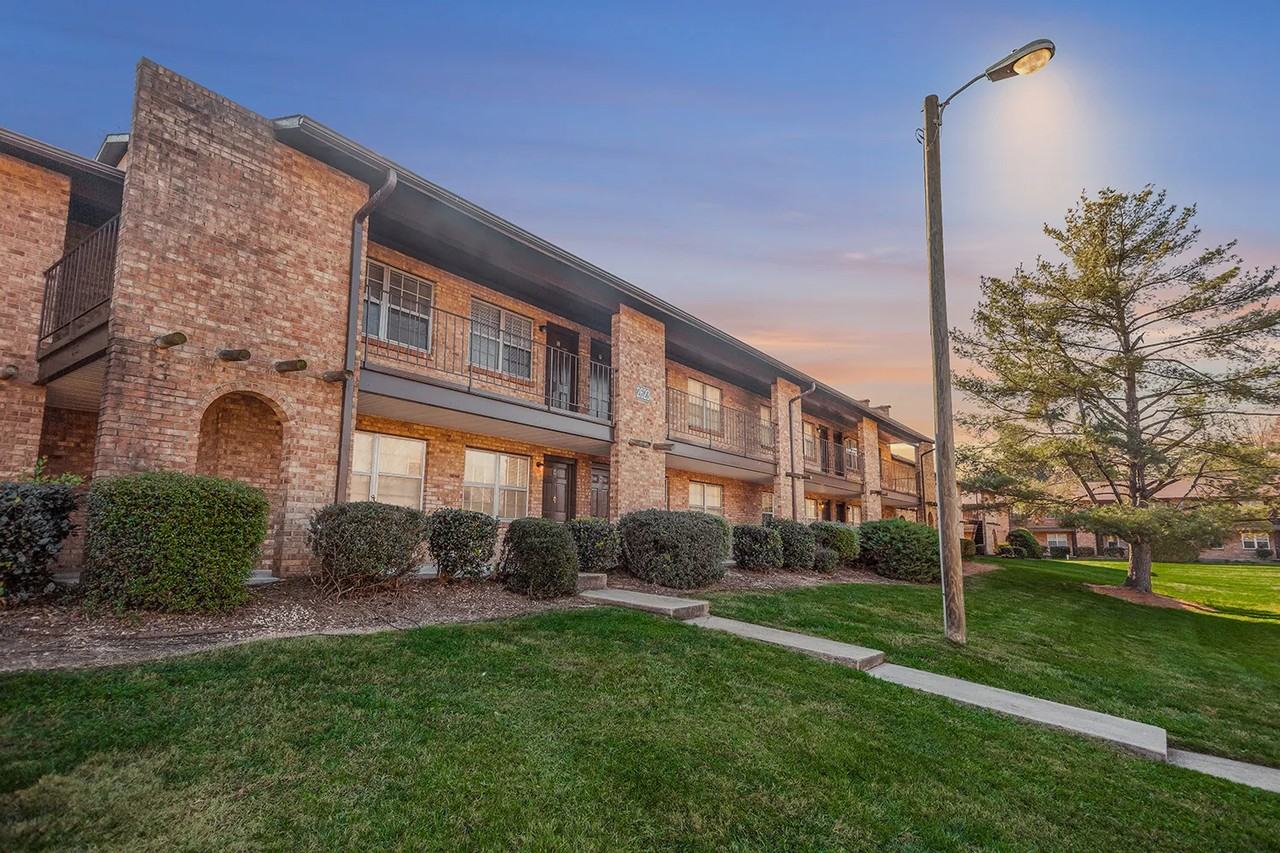 Revolution Crossing - Photo 3 of 18