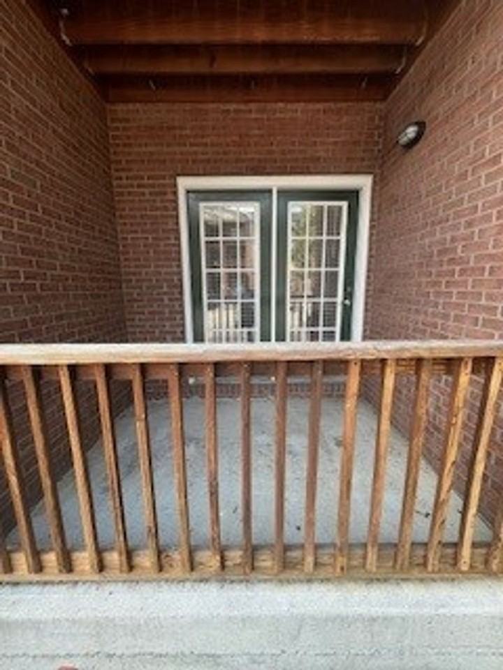 100 Collegiate Ct - Photo 2 of 23