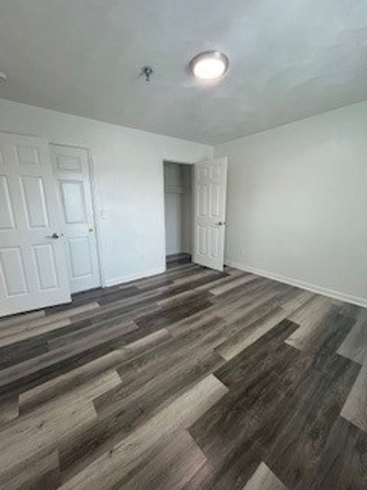 100 Collegiate Ct - Photo 3 of 23