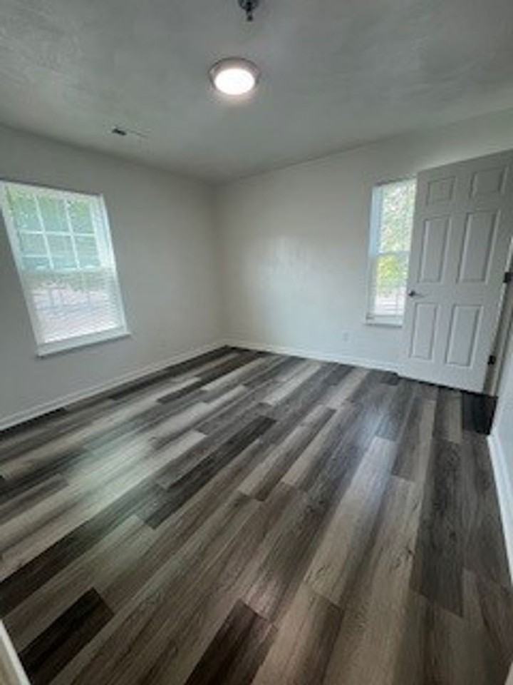 100 Collegiate Ct - Photo 4 of 23