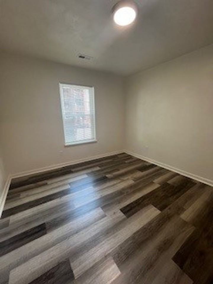 100 Collegiate Ct - Photo 6 of 23