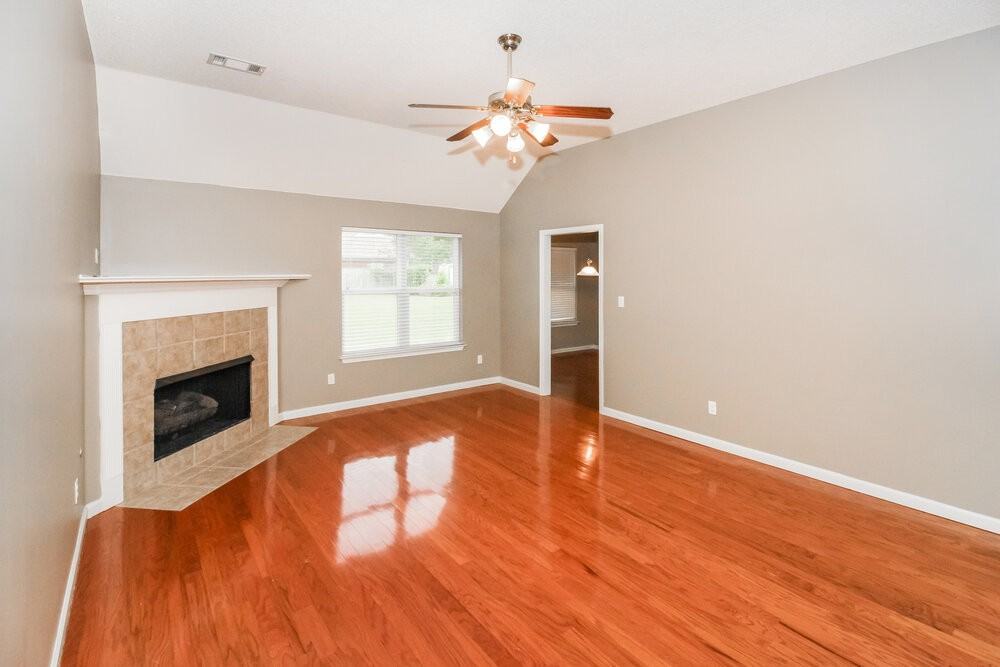 9410 Grove Rd - Photo 3 of 16