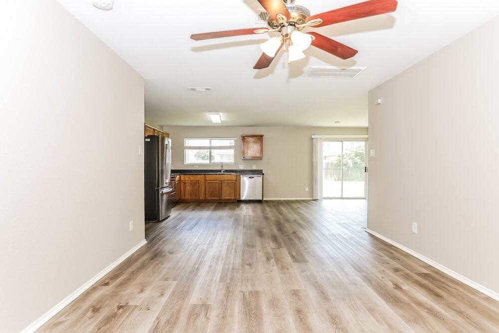 16770 N Thrasher Dr - Photo 4 of 17
