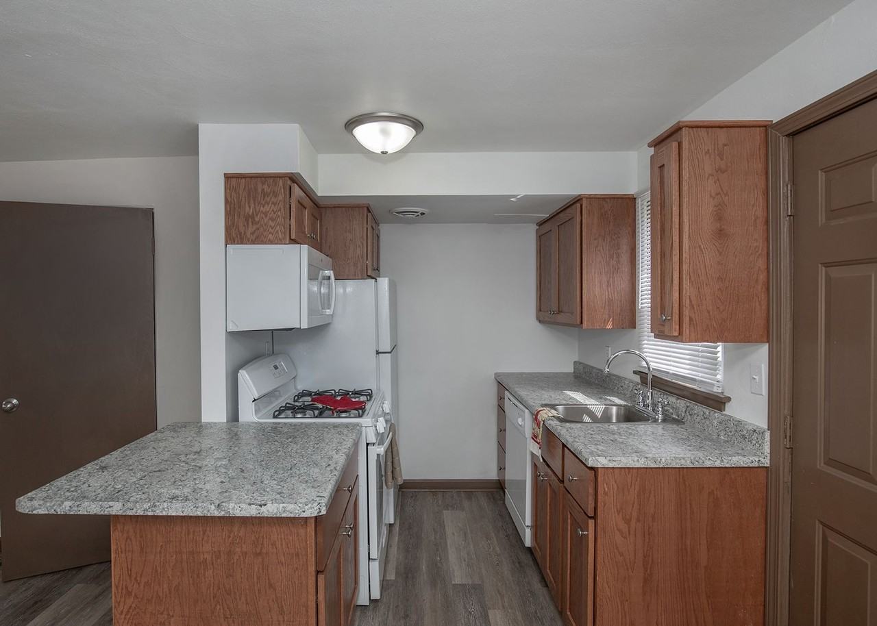 315 21st Street - Photo 2 of 10