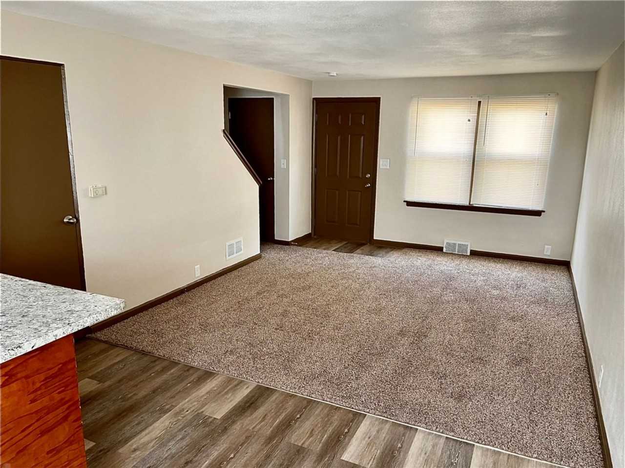 315 21st Street - Photo 4 of 10