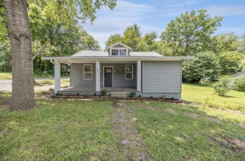 322 E 15th St - Photo 2 of 8