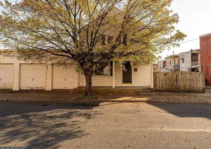 762 Guilford St - Photo 2 of 11