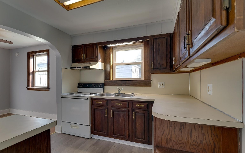 762 Guilford St - Photo 3 of 11