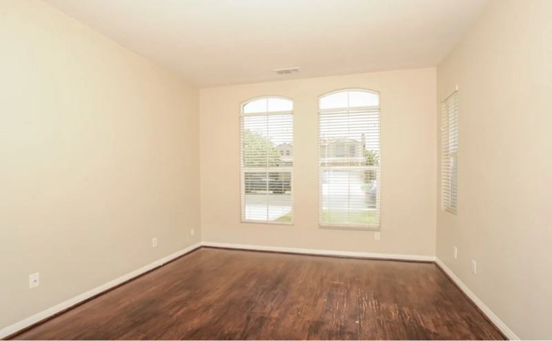 22163 E Avenue O - Photo 3 of 10