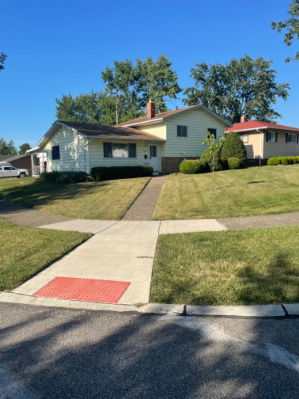 17124 Cambridge Blvd - Photo 2 of 17