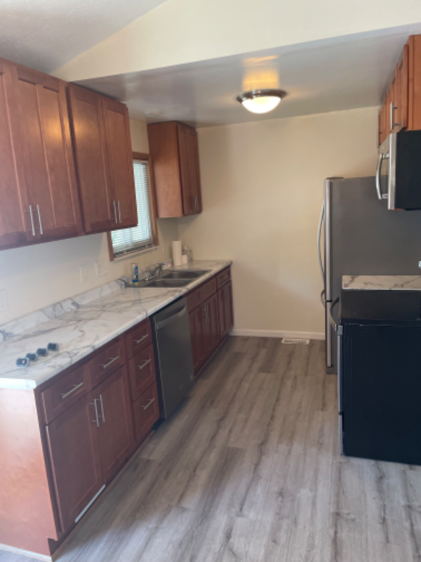 17124 Cambridge Blvd - Photo 3 of 17