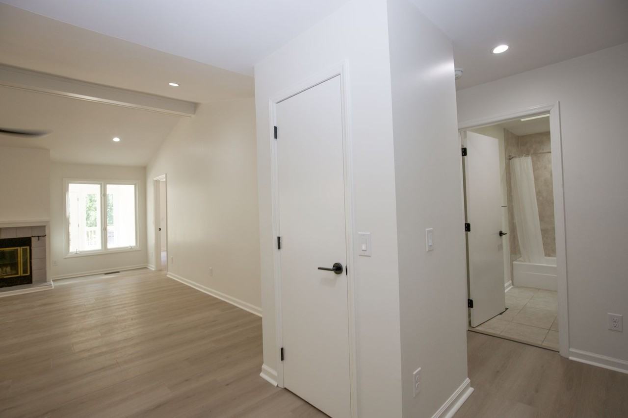 102 Firetree Ln - Photo 3 of 48