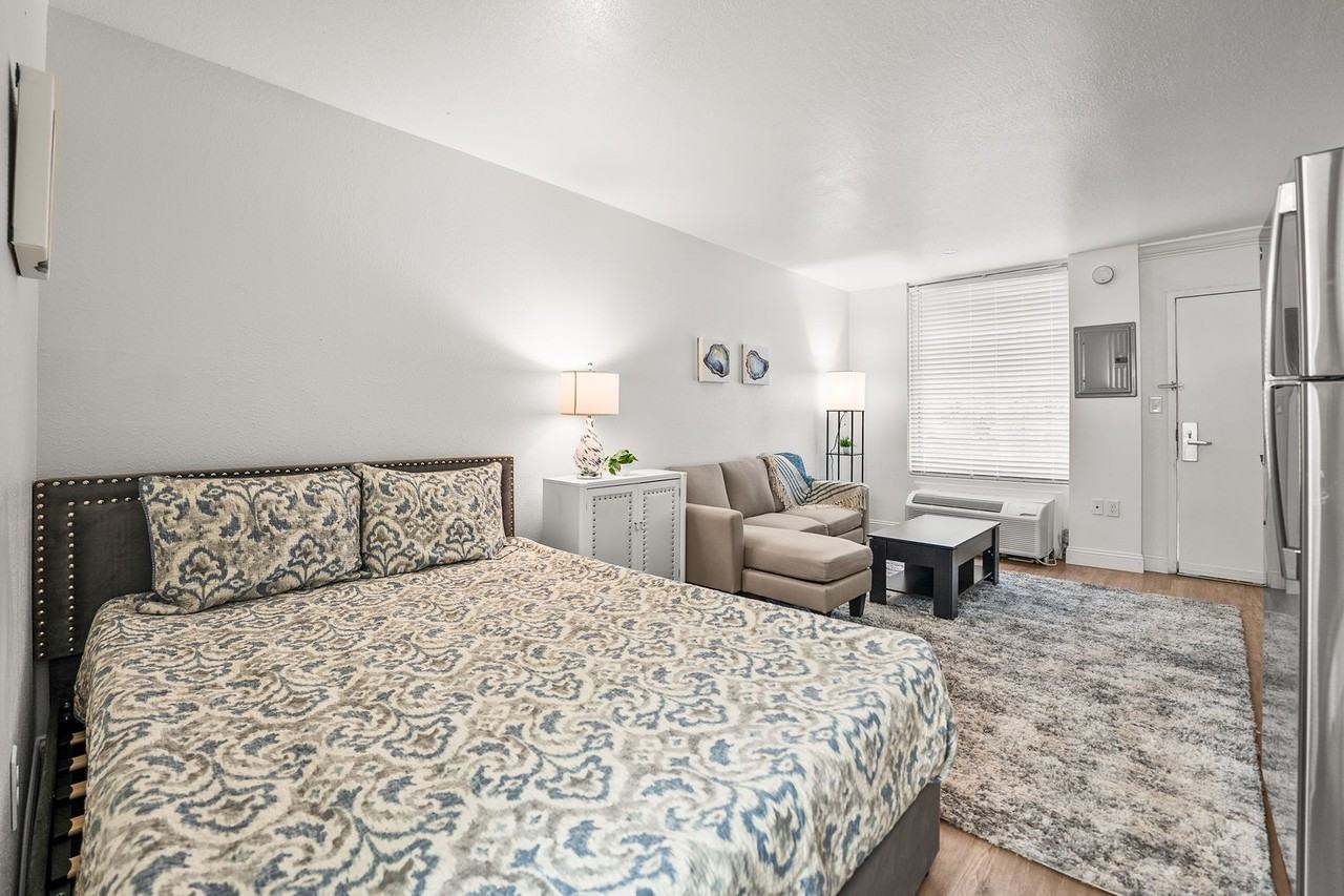 **Modern Studio Apartments In Beaufort Town Center ** - Photo 5 of 15