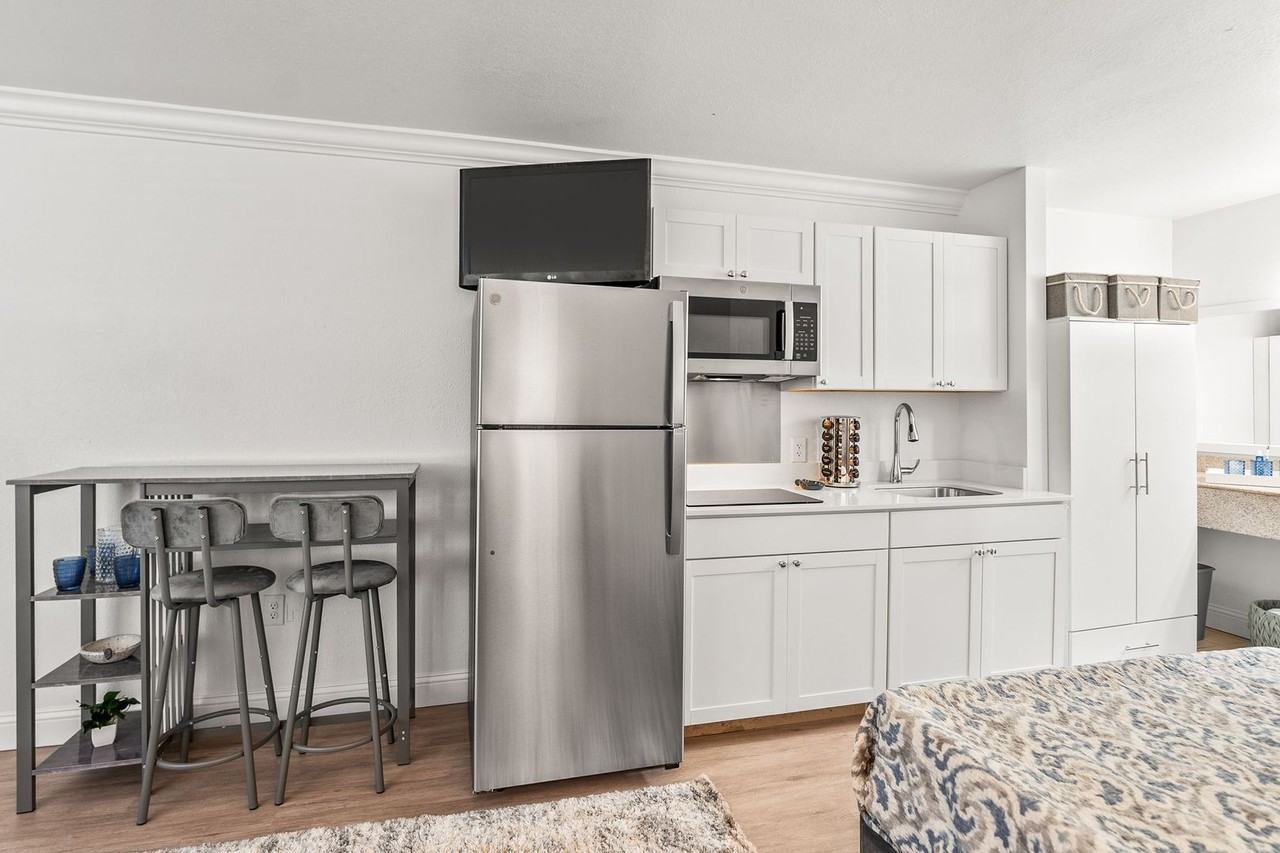 **Modern Studio Apartments In Beaufort Town Center ** - Photo 6 of 15