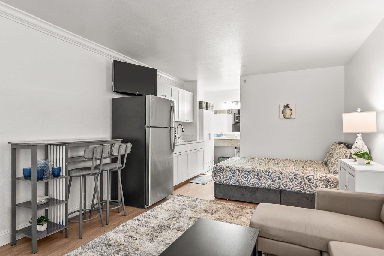 **Modern Studio Apartments In Beaufort Town Center ** - Photo 7 of 15